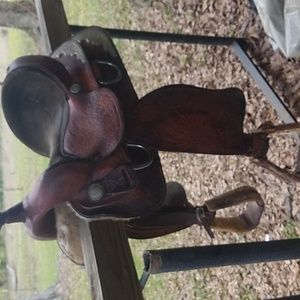 15" leather western saddle